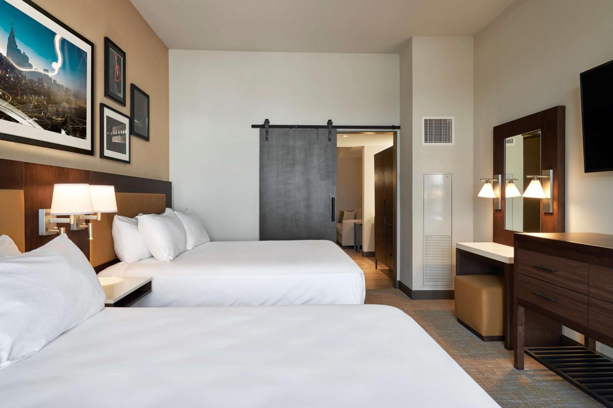 Embassy Suites By Hilton Nashville Downtown Екстериор снимка