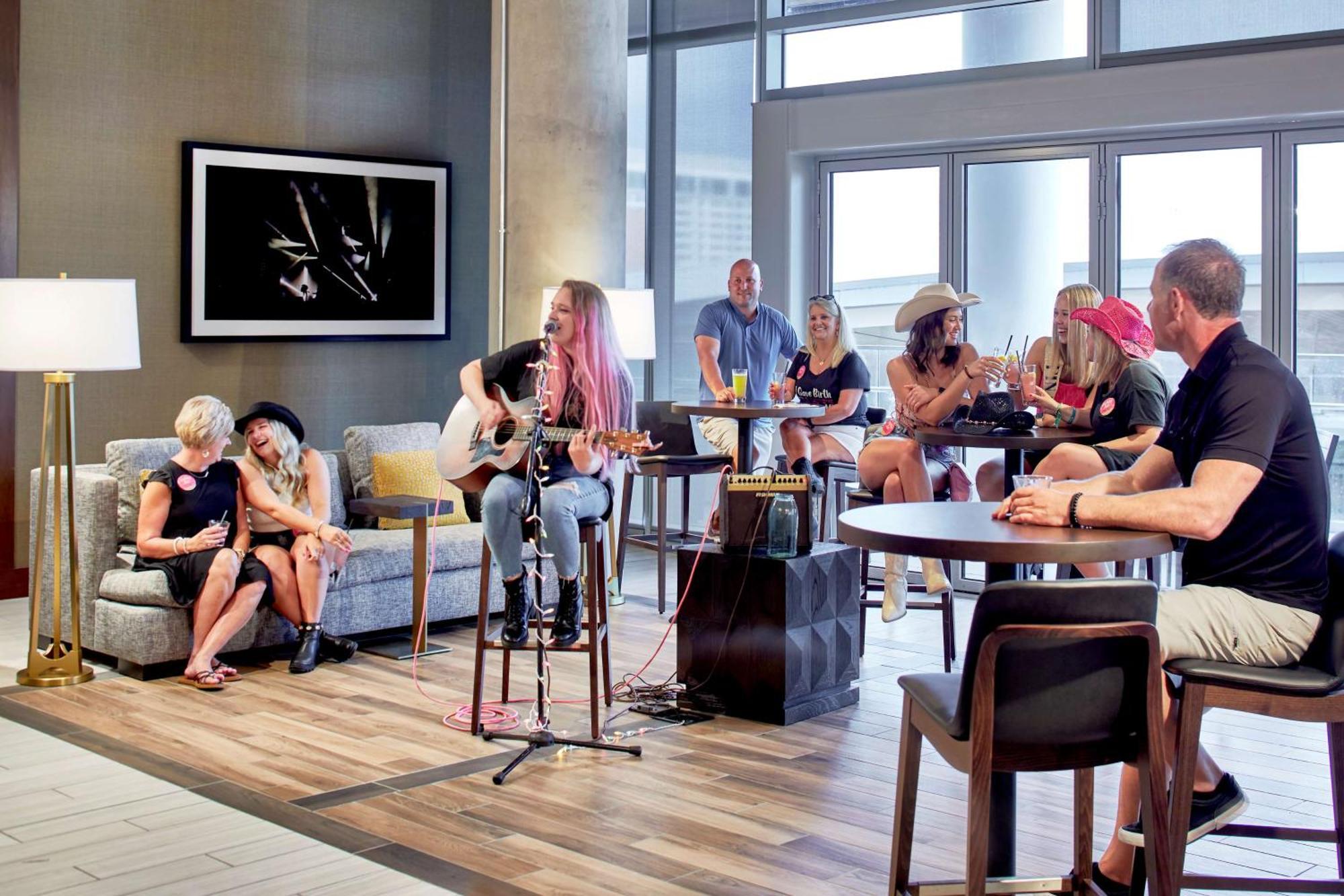 Embassy Suites By Hilton Nashville Downtown Екстериор снимка