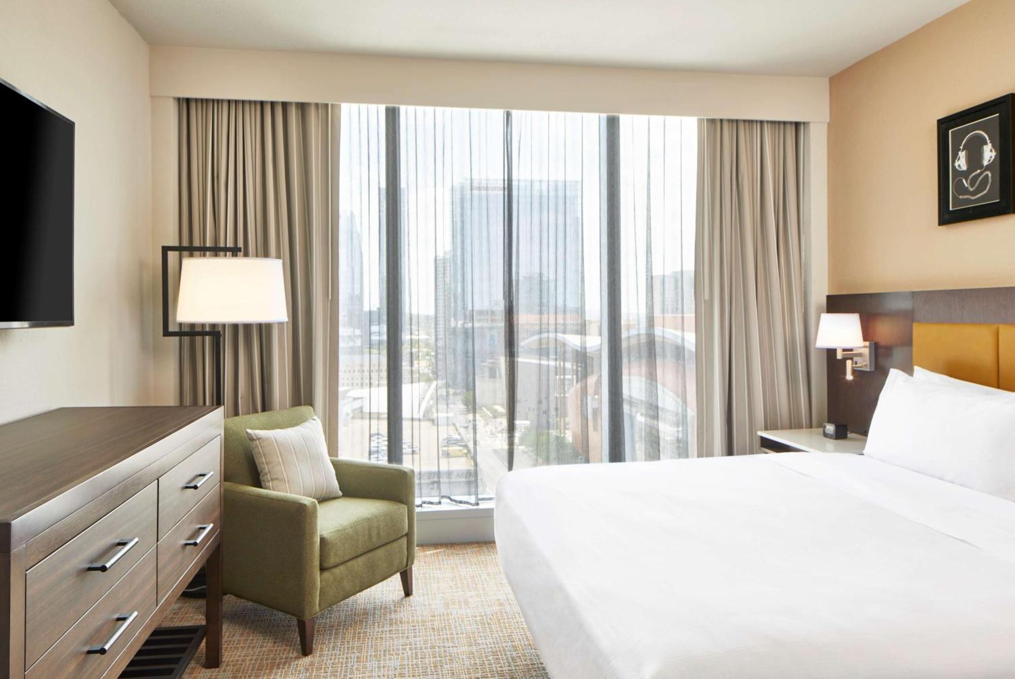 Embassy Suites By Hilton Nashville Downtown Екстериор снимка
